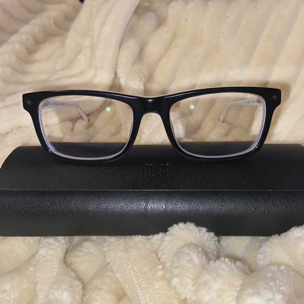 Prescription eyeglasses w/case